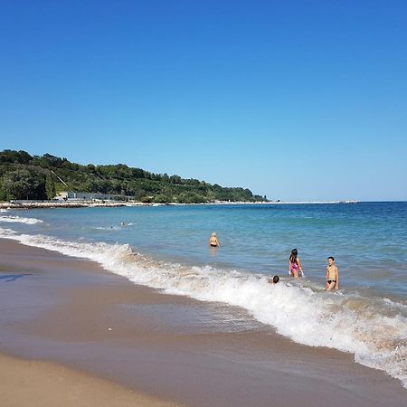 Chaika Sea Apartment Varna Exteriör bild